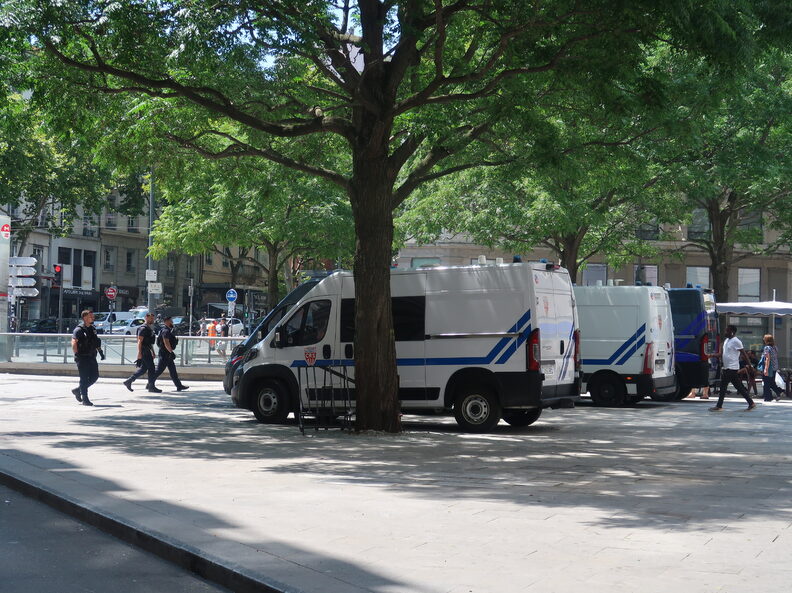 Présence policière sur la place Gabriel Péri, à la Guillotière, jeudi 19 juin 2025.