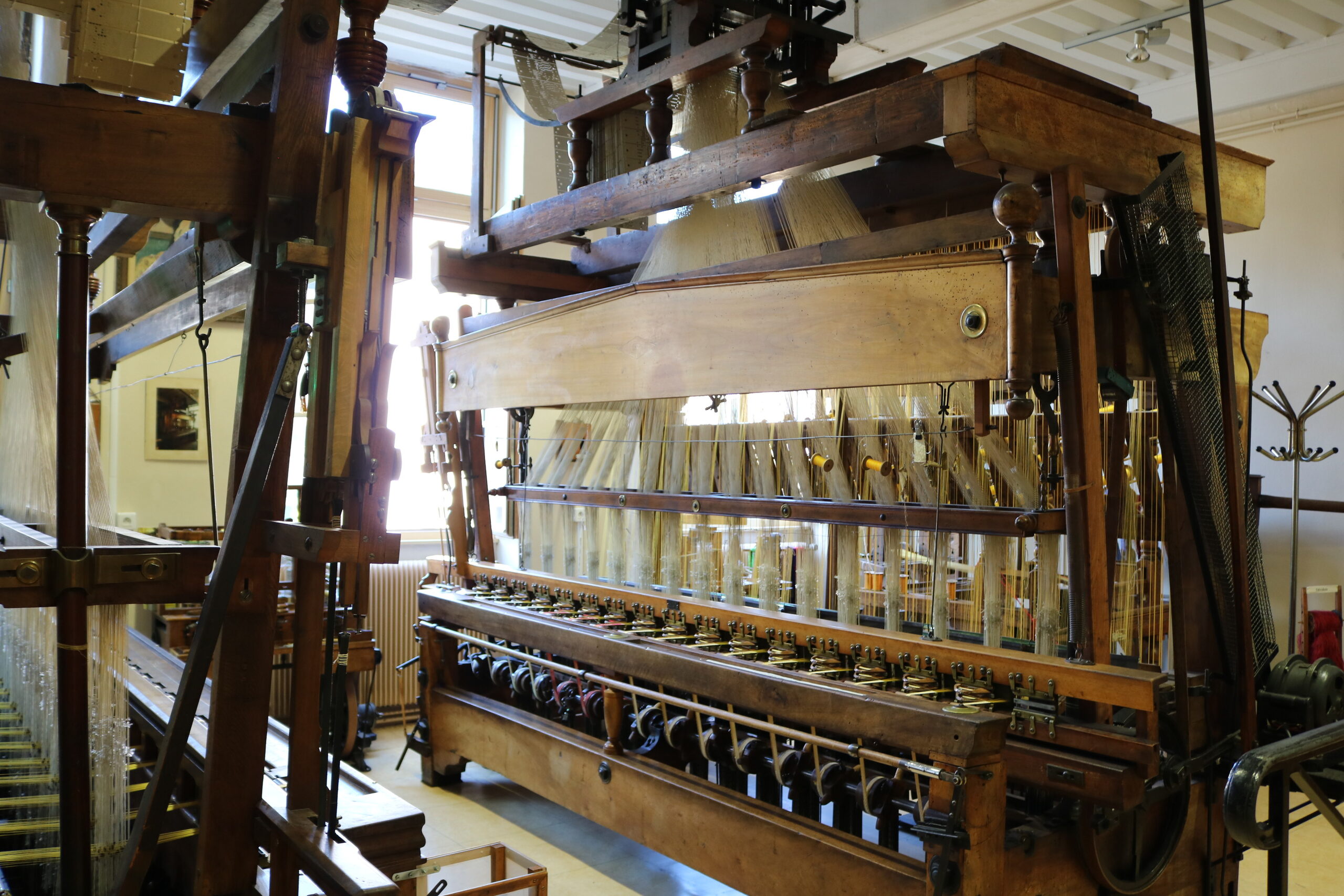Métier Jacquard présent dans les locaux de l'association Soierie Vivante.