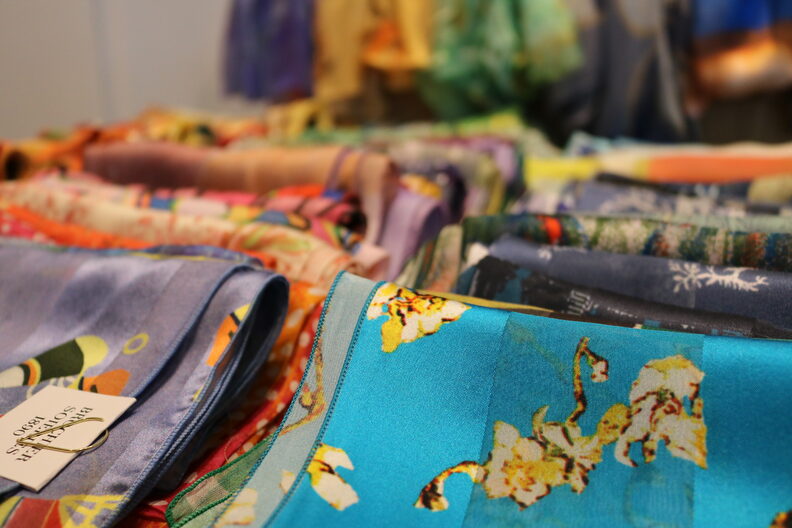 Des tissus en soie et colorés présentés au musée Brochier à Lyon. ©Marine Farrugia/Rue89Lyon