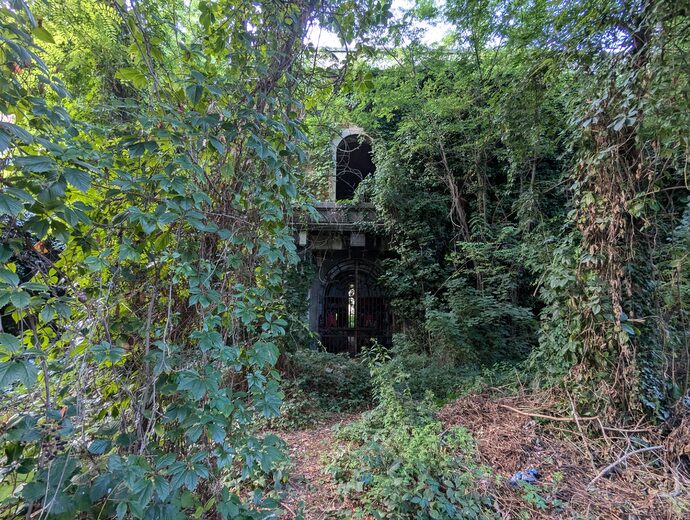 Plongez dans les entrailles du fort de Loyasse, les souterrains les plus politisés de Lyon