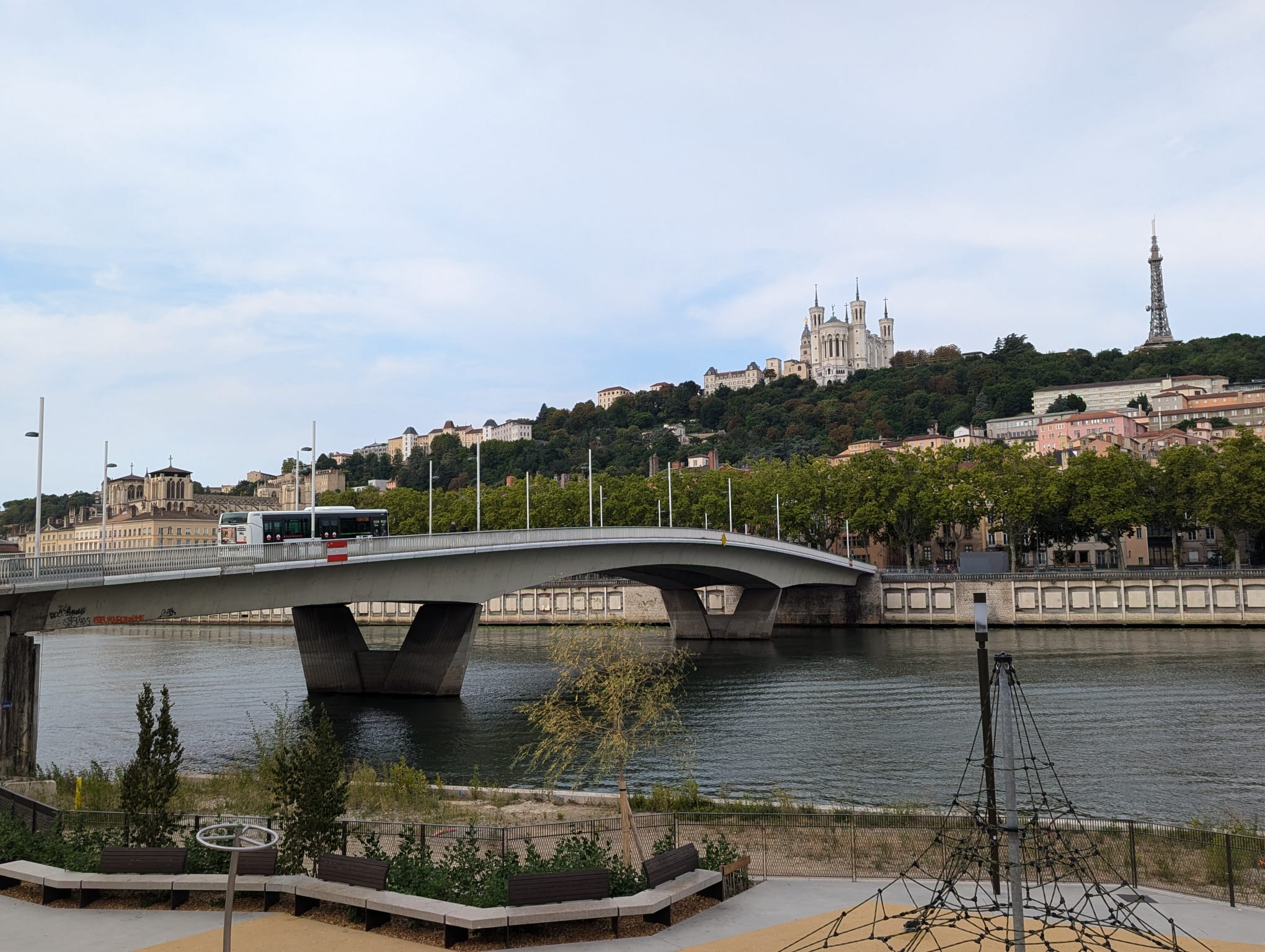 Louis Pradel a-t-il vraiment voulu raser le Vieux-Lyon pour y construire une autoroute ?