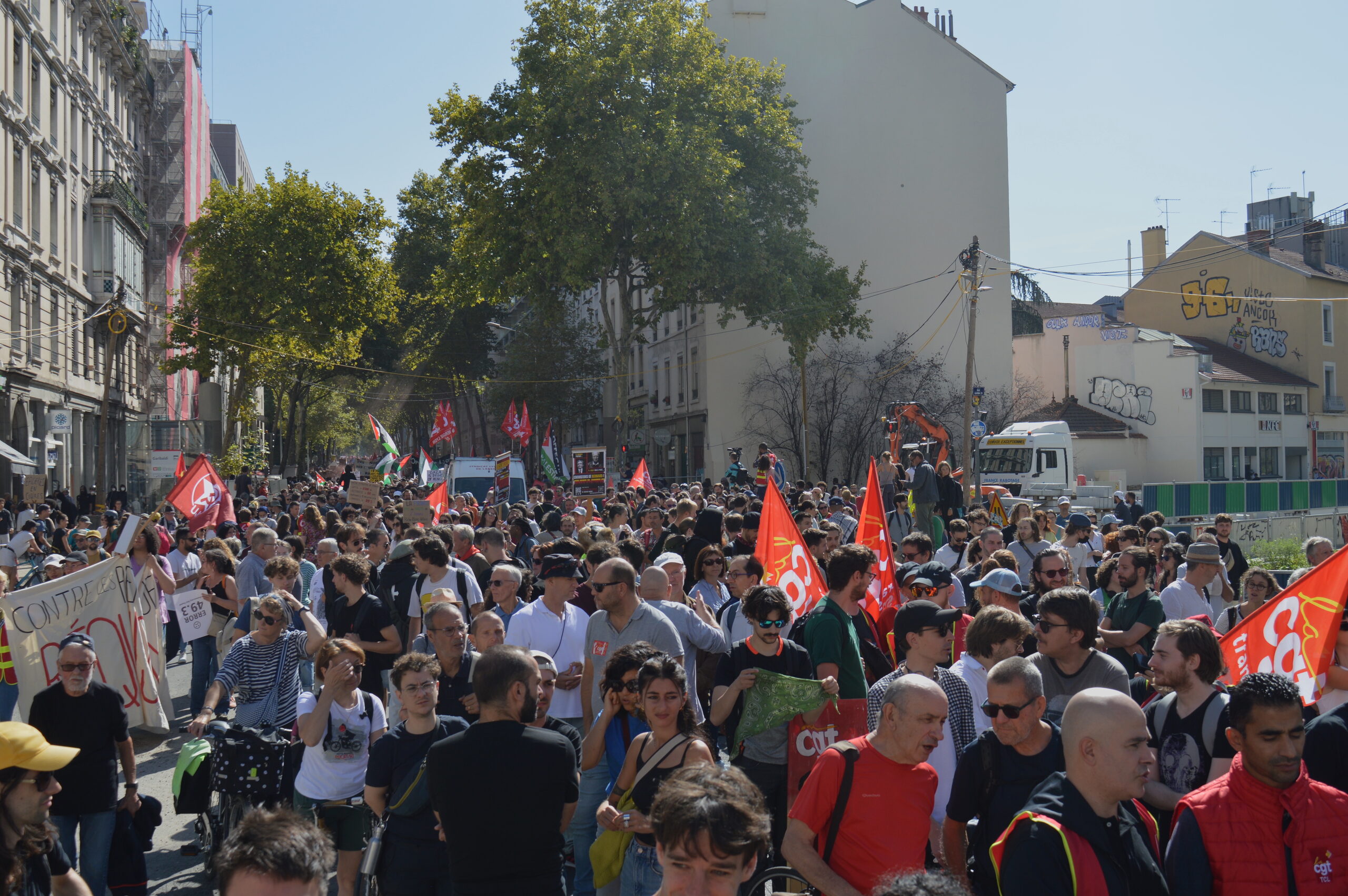 Le cortège derrière l'intersyndicale, le 18 septembre à Lyon. ©MA/Rue89Lyon