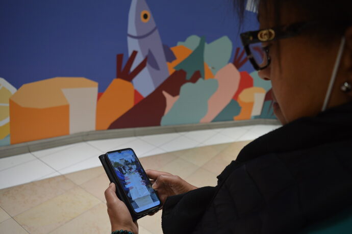 Mina Hajri tente de retrouver les proches de personnes décédées seules, ou de leur offrir une cérémonie d'au revoir. ©MP/Rue89Lyon