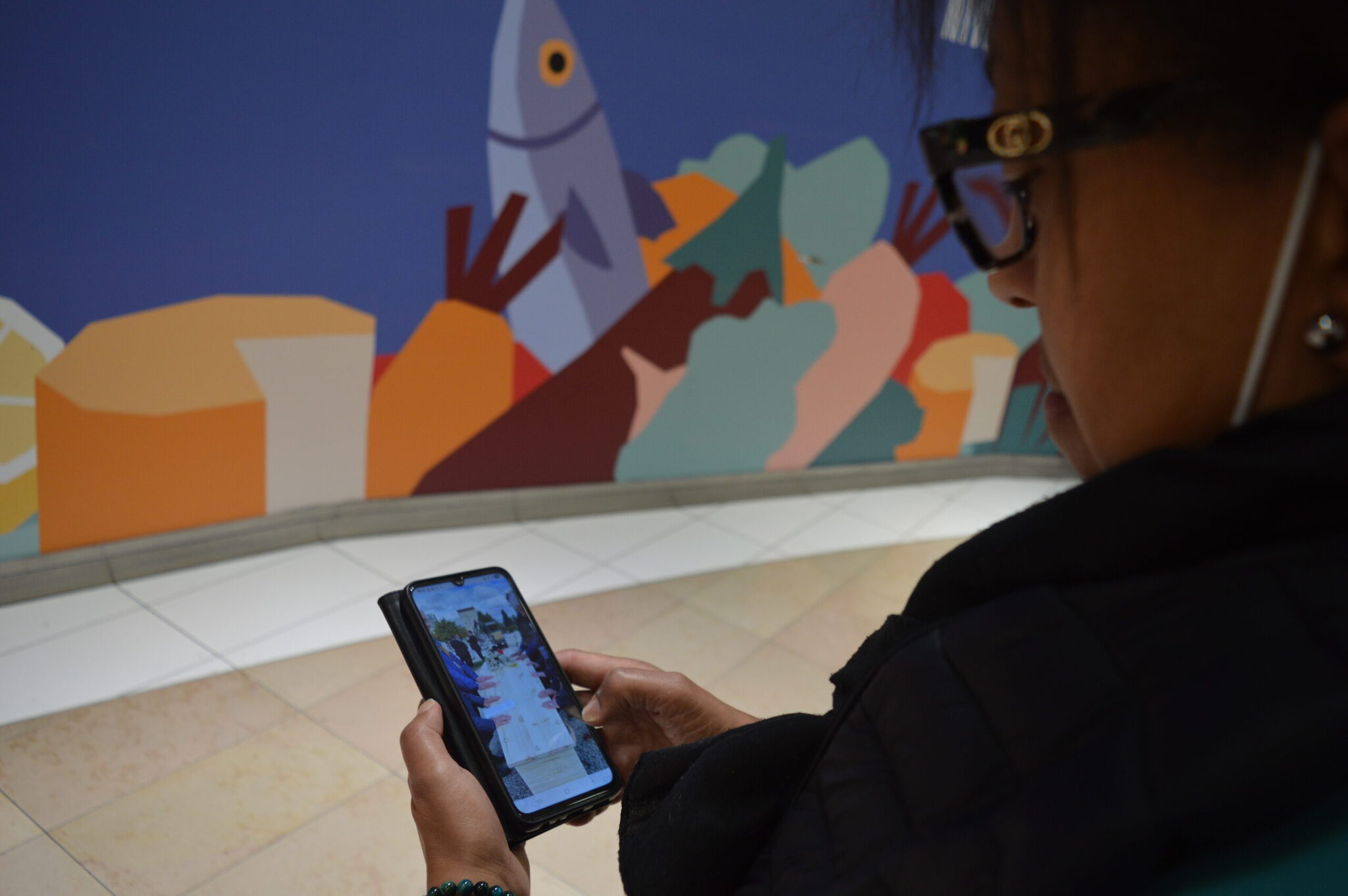 Mina Hajri tente de retrouver les proches de personnes décédées seules, ou de leur offrir une cérémonie d'au revoir. ©MP/Rue89Lyon