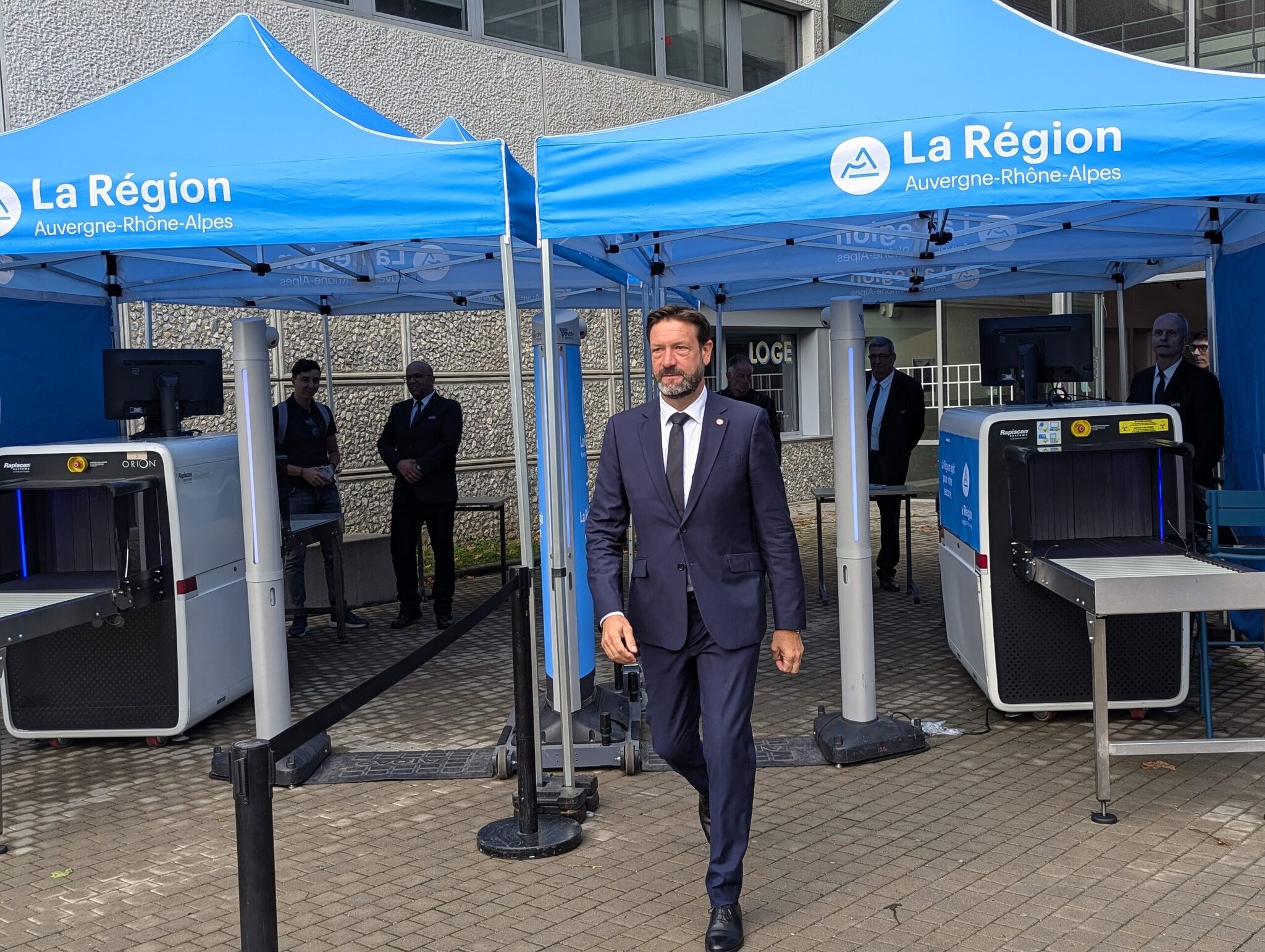 Sécurité dans les lycées : après les portiques et les scanners, la Région veut des chiens