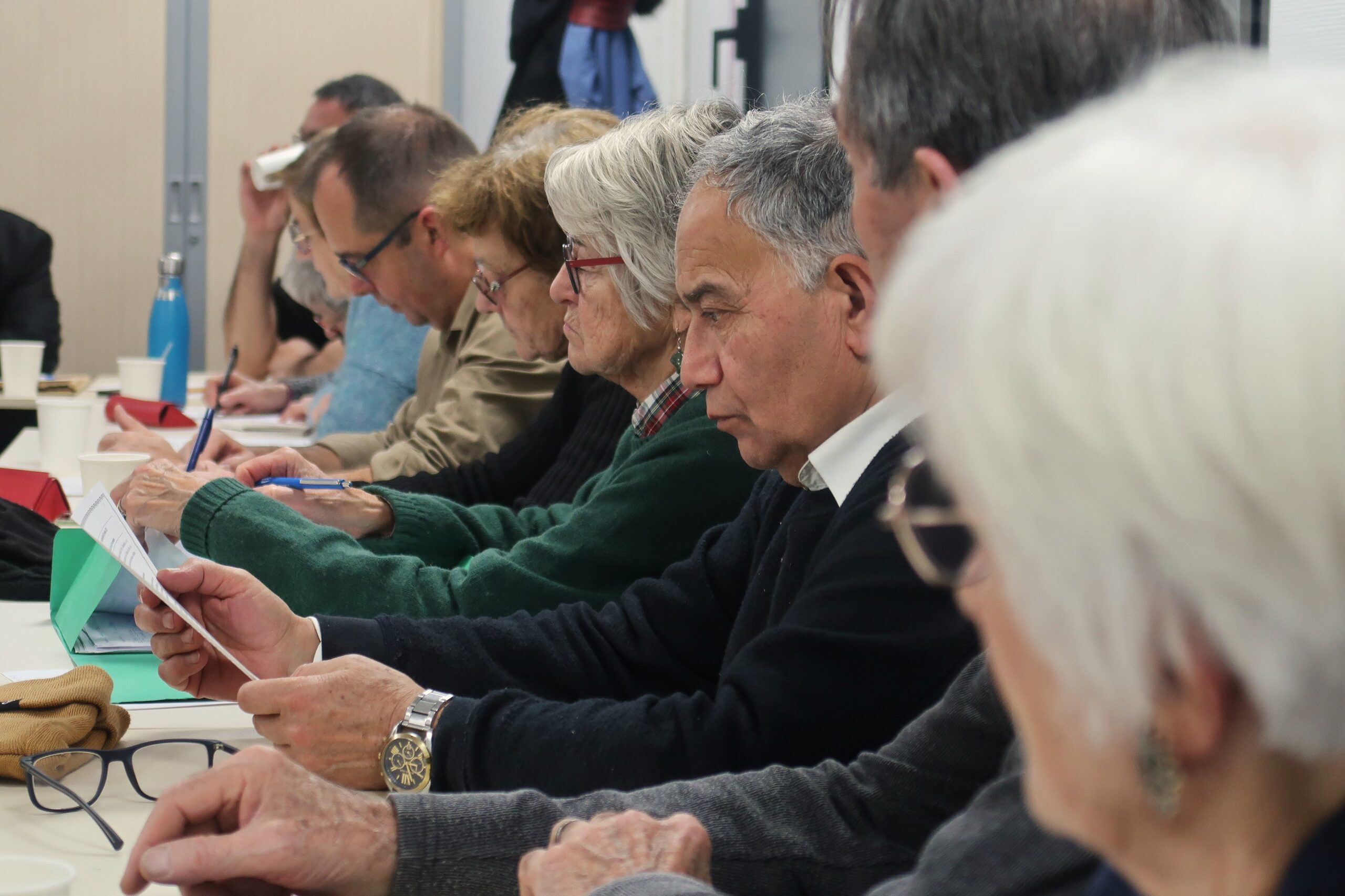 Les participant·e·s du groupe Abraham écoutent attentivement chaque intervention.