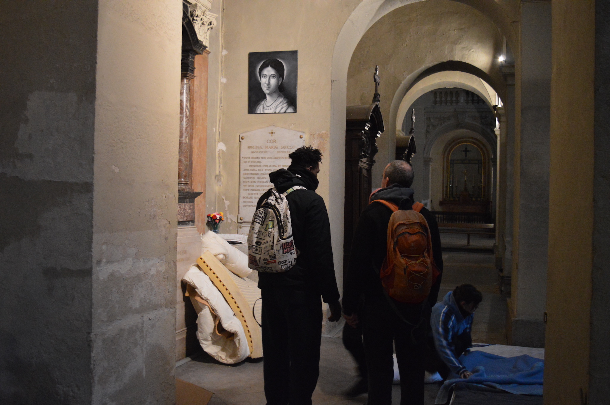 Environ 80 jeunes exilés, en recours pour être reconnus mineurs, ont pu passer la nuit au chaud dans l'église Saint-Polycarpe (Lyon 1er). ©MA/Rue89Lyon