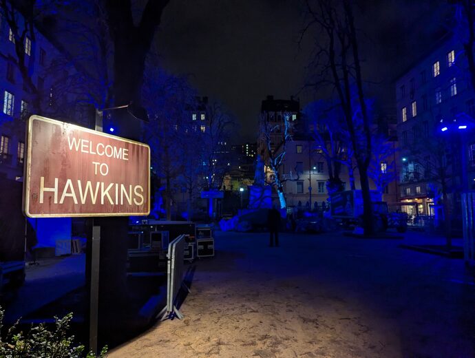 L'installation "Stranger Lights" sur la place Sathonay, pour la Fête des Lumières, fait référence à la série "Stranger Things" de Netflix. ©PL/Rue89Lyon
