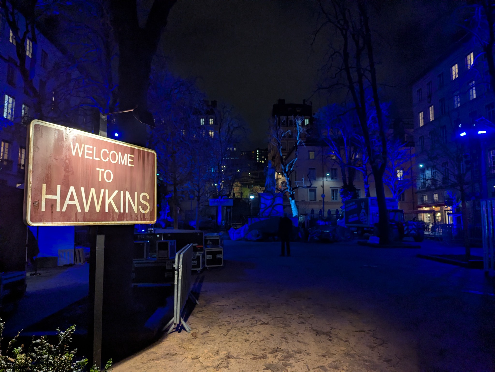 L'installation "Stranger Lights" sur la place Sathonay, pour la Fête des Lumières, fait référence à la série "Stranger Things" de Netflix. ©PL/Rue89Lyon