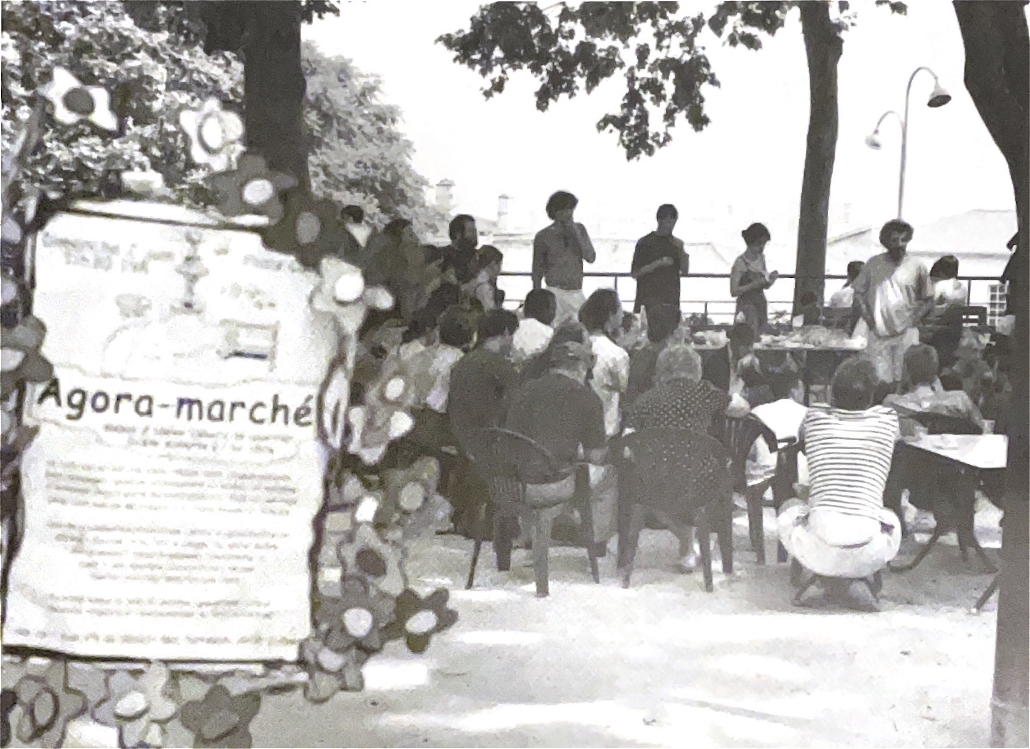 La place Colbert lors d'un repas de quartier organisé par "Tiens bon la Pente" en 2002. ©DR/Album "La Croix Rousse alternative"