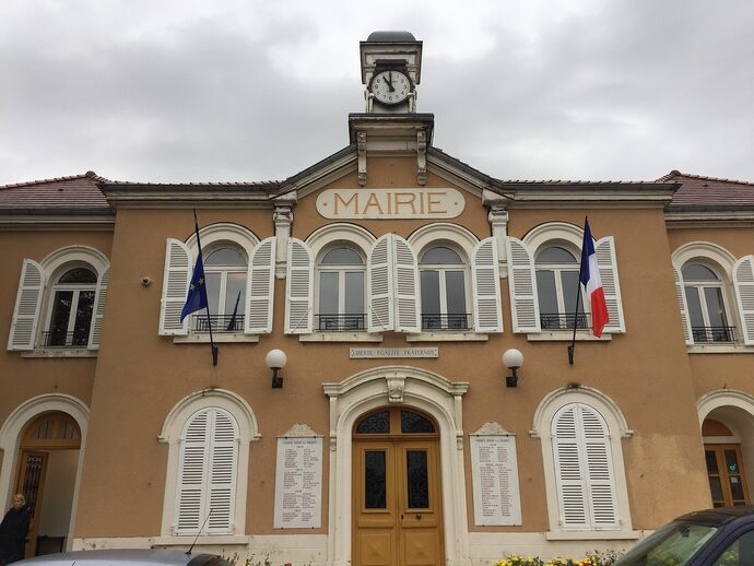 Municipales 2026 : niveau de vie, population, statistiques… Sathonay-Camp au rayon X