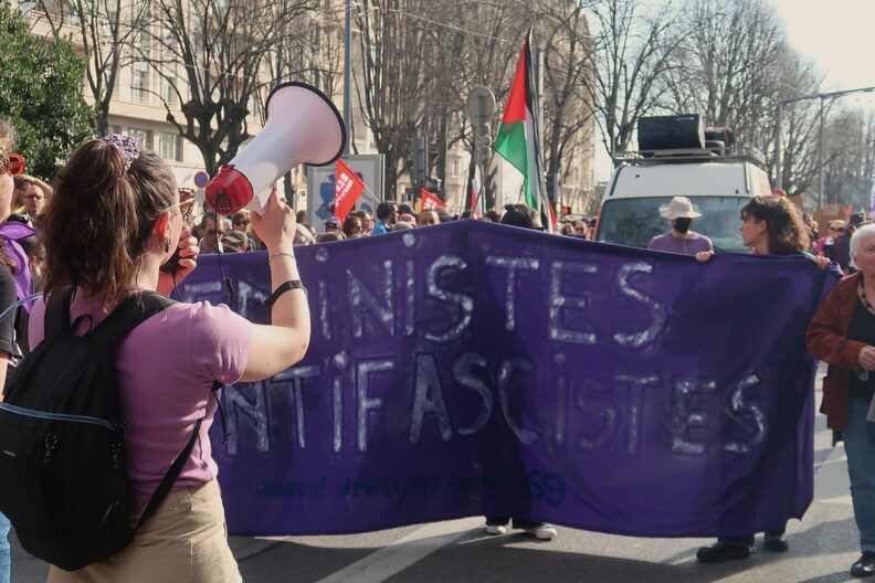 À Lyon, la manifestation féministe du 8 mars veut « tenir le front antifasciste »