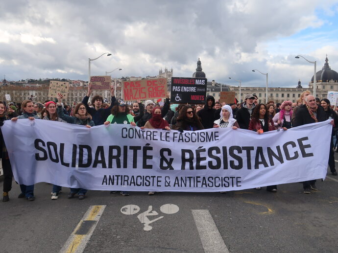 En tête du cortège, le mot d'ordre est l'unité contre le fascisme.