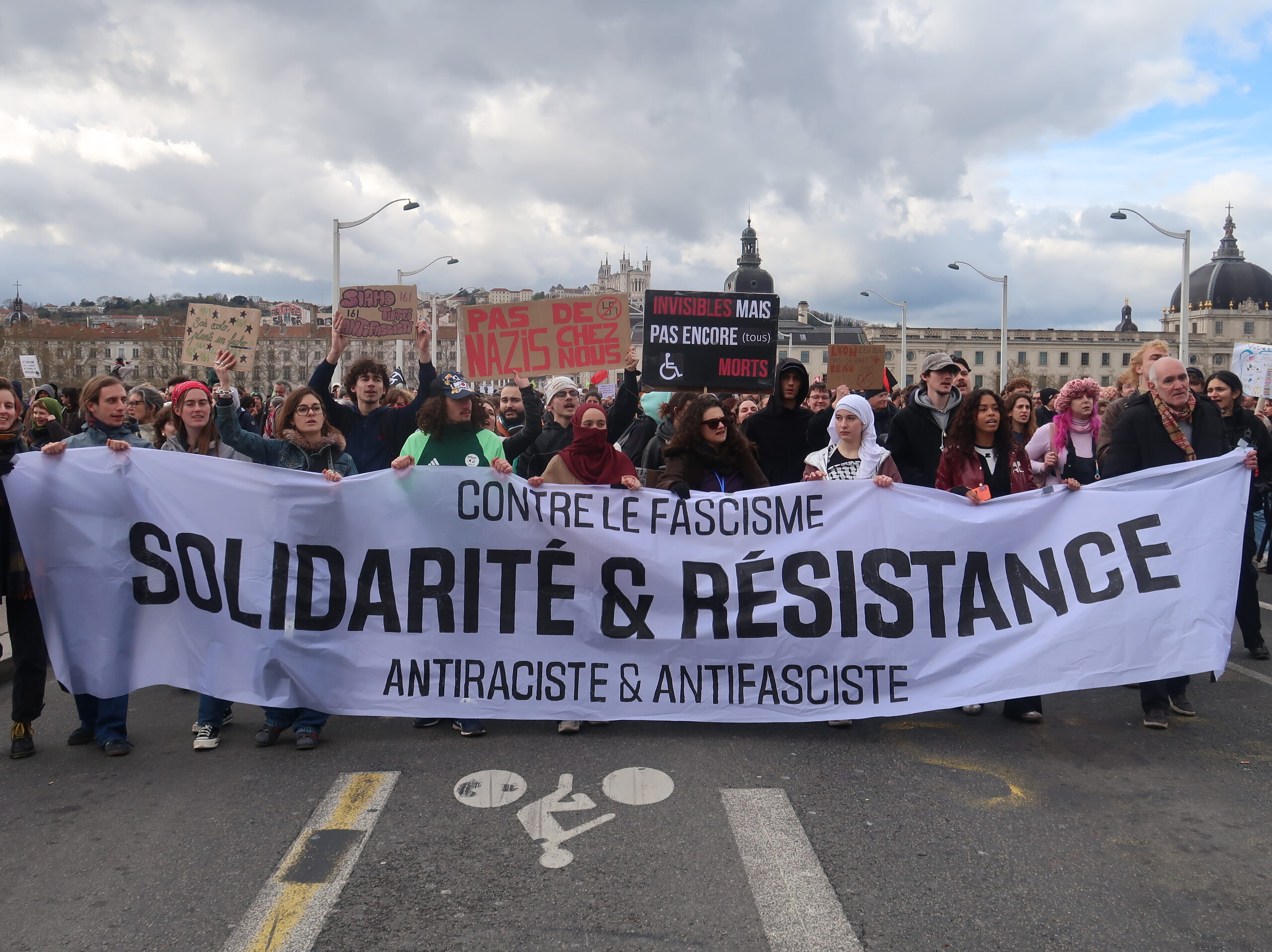 En tête du cortège, le mot d'ordre est l'unité contre le fascisme.
